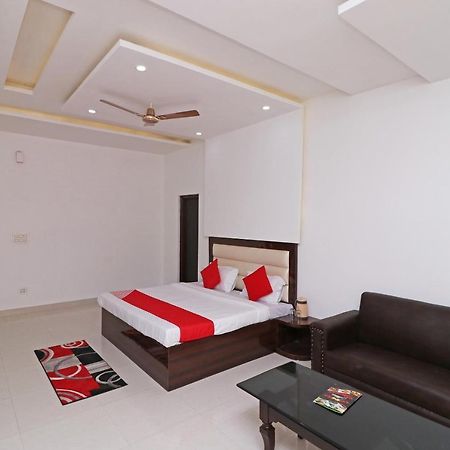 Oyo 29755 Hotel Jammu Airlines Экстерьер фото