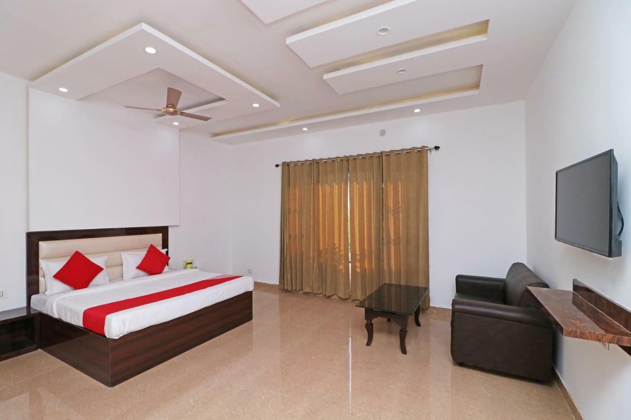 Oyo 29755 Hotel Jammu Airlines Экстерьер фото