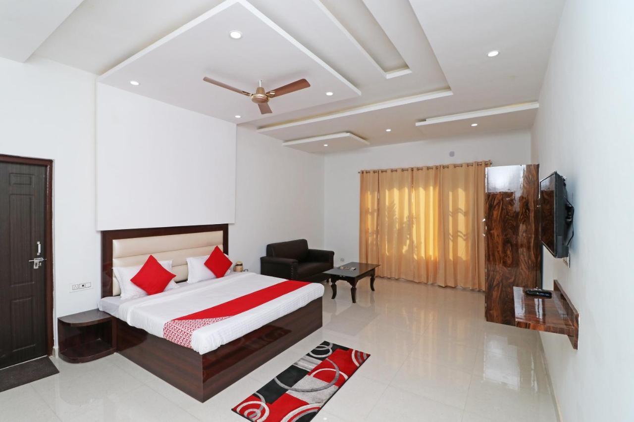 Oyo 29755 Hotel Jammu Airlines Экстерьер фото
