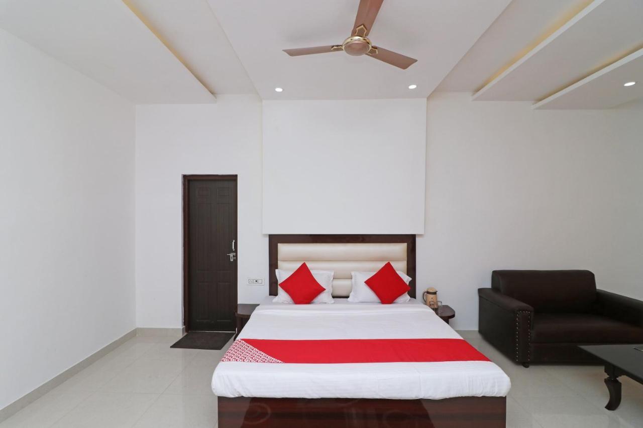 Oyo 29755 Hotel Jammu Airlines Экстерьер фото